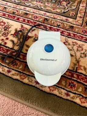 New Elite Gourmet Mini Waffle Iron